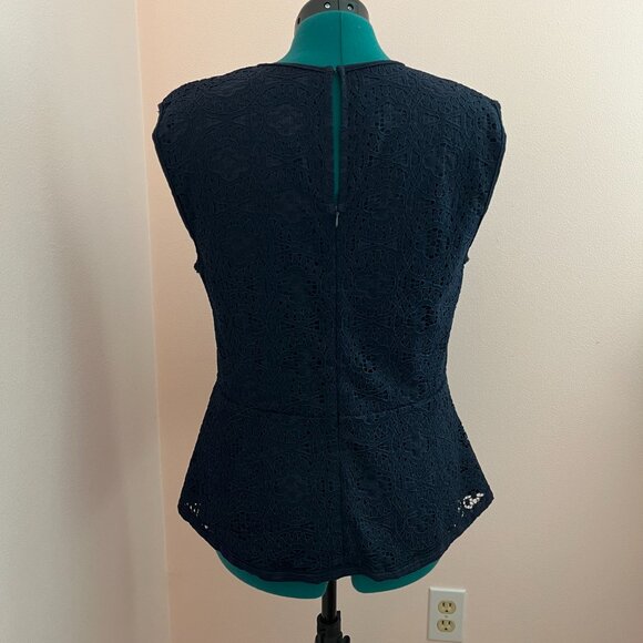 NWOT Ann Taylor Misses Large Navy Blue Lace Sleeveless Peplum Top - Picture 2 of 6